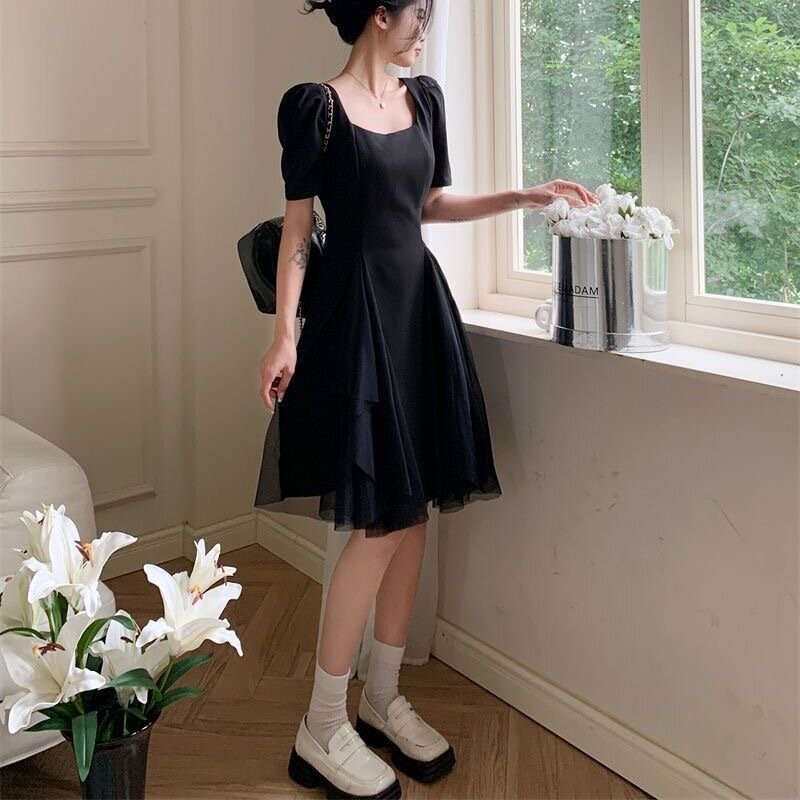 Rok panjang ukuran besar baru untuk wanita, rok panjang gaya Hepburn jaring tidak beraturan dengan efek pelangsing Retro kerah persegi warna hitam kecil