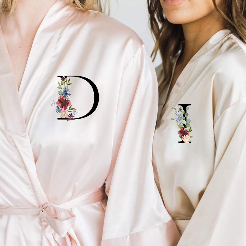 ซาตินงานแต่งงาน Dressing Gown ส่วนบุคคลชื่อที่กำหนดเองพิมพ์ดอกไม้เจ้าสาวทีม Bathobe เจ้าสาว Robes Bridesmaid Robes ของขวัญ