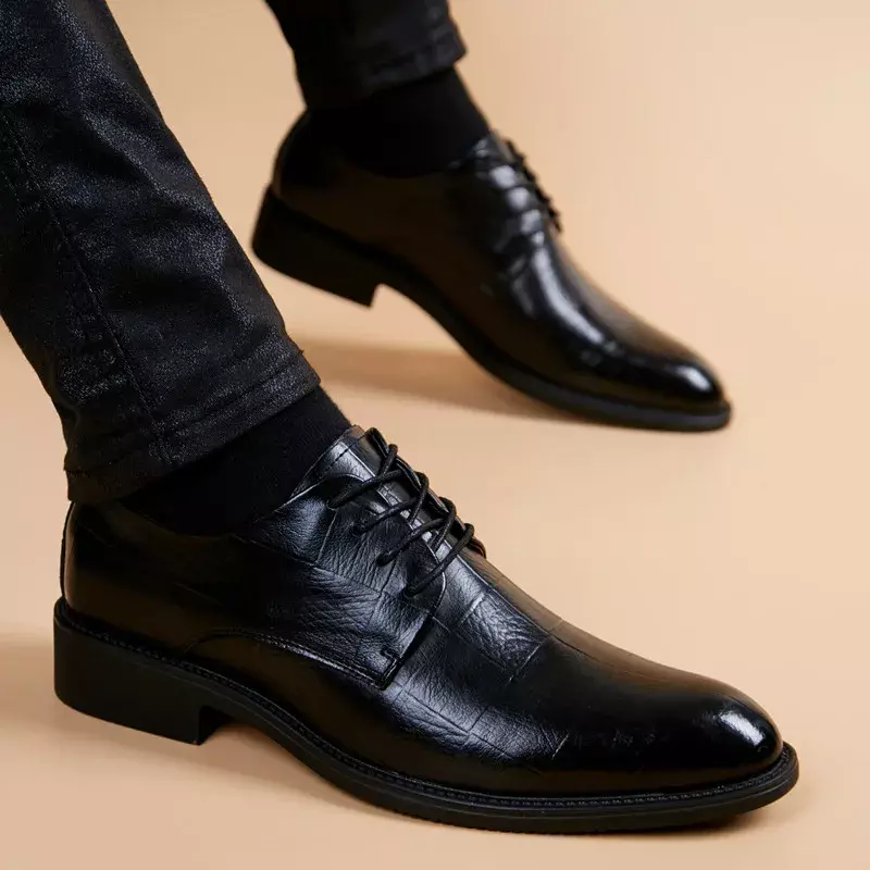 Мужские свадебные кожаные деловые мужские классические остроносые повседневные Молодежные туфли в британском стиле с внутренним усилением весны 2024 новое поступление