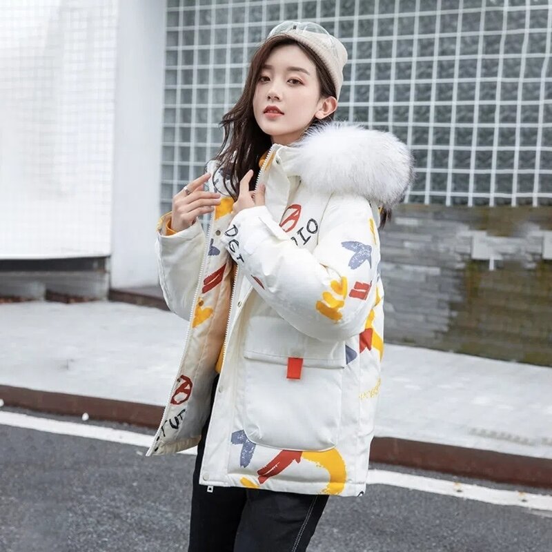 Jaket Down wanita, jaket Korea longgar kasual putih bebek ukuran besar bercetak parka Musim Dingin 2024
