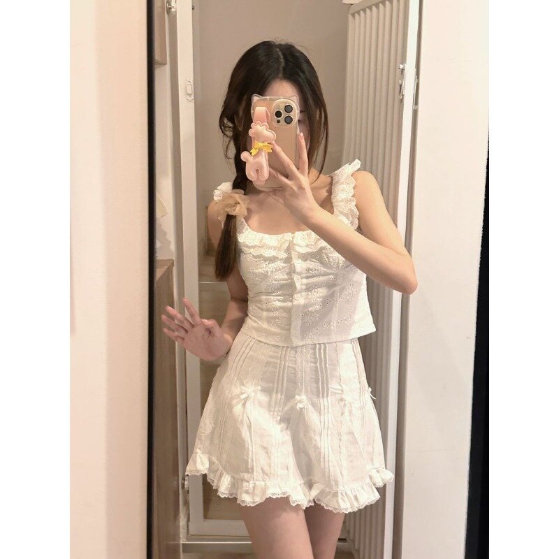 QWEEK koronkowa biała koszula bez rękawów kobieta koreańska moda słodkie marszczone bluzki damskie 2024 lato młodzieńczycy szykowny Y2k estetyczny