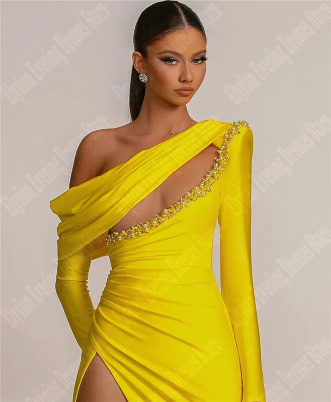 밝은 금색 노란색 드레스, 심플한 스팽글, 격식있는 파티 가운, 인어 하이 스플릿, 섹시한 사선 넥 드레스