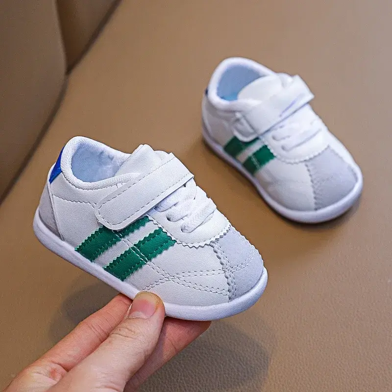 Scarpe da passeggio per neonati 2024 nuove ragazze moda scarpe sportive versatili scarpe da corsa dolci carine Sneaker antisporco resistente all'usura