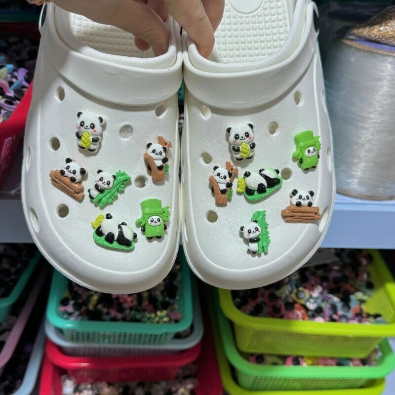 2024 Cartoon Panda Bamboo Hole Shoes Accessories Children Slippers Decoration Buckle Hole Shoes Flower Girl Джибитсы Украшения
