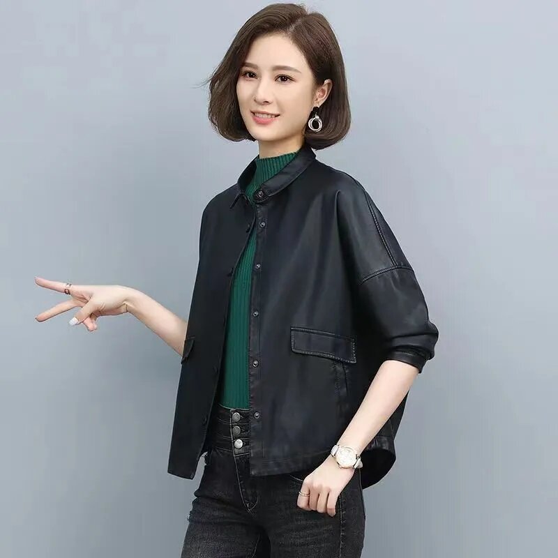 เสื้อโค้ทสั้นทรงหลวมสำหรับผู้หญิง, ฉบับภาษาเกาหลีเสื้อแจ็คเก็ตหนัง PU สำหรับสาวออฟฟิศเสื้อโค้ทขน faux สำหรับฤดูใบไม้ร่วง2023