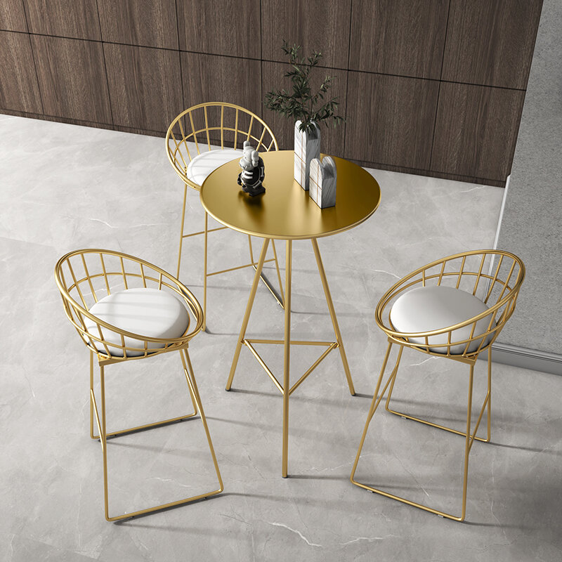Combinação alta pequena da tabela e da cadeira do ferro dourado nórdico, mesa de café redonda alta do agregado familiar, luxo claro do lazer
