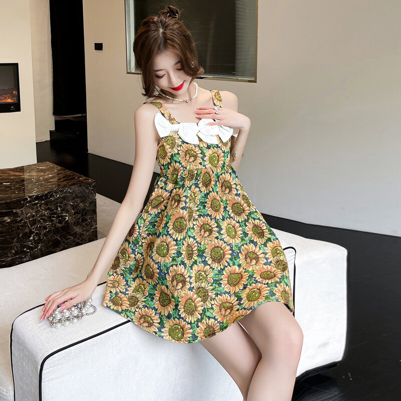 French Female Spring and Summer Light Luxury Jacquard Oil Painting Bow Embroidery Smocked Halter Design Sense Inelastic Dress