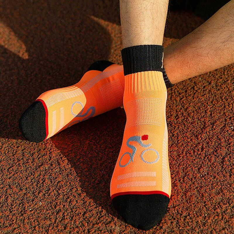 Fashion Breathable Professional Fitness Running Basketball Bike Middle Tube Hosiery Sport Socks Man Socks