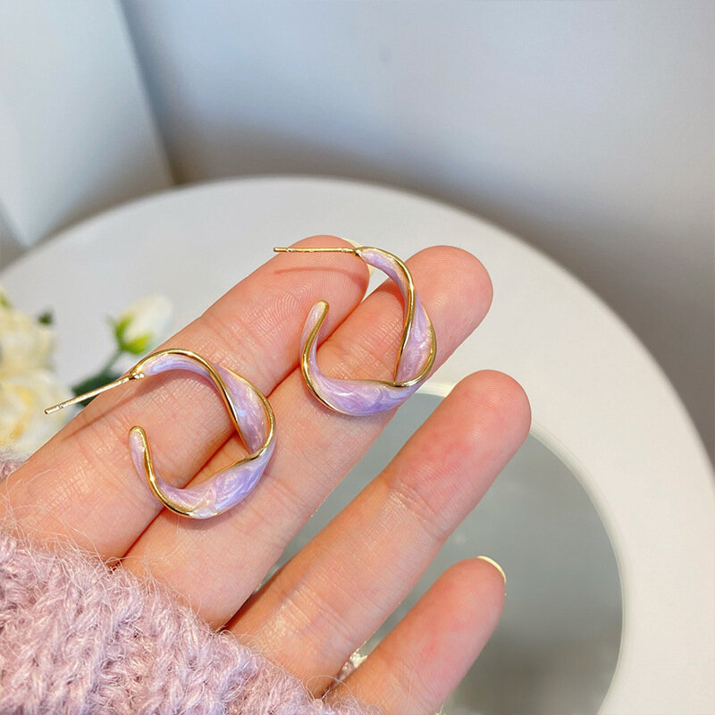 Anting-Anting Ungu Lavender Mode Baru 2022 untuk Wanita Anting-Anting Kancing Ungu Garis Seni Putar Emas Logam Hadiah Perhiasan Grosir