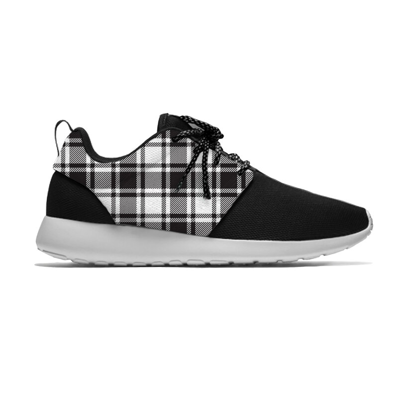 Sepatu lari kotak-kotak hitam dan putih, sepatu Sneakers olahraga lari kepribadian kasual tembus udara ringan motif 3D untuk pria dan wanita