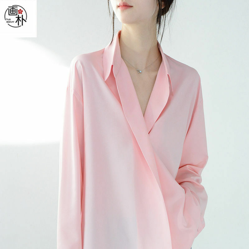 Desain merah muda minimalis, kemeja berkancing untuk pakaian wanita longgar baru musim semi 2024 dan modis lengan panjang