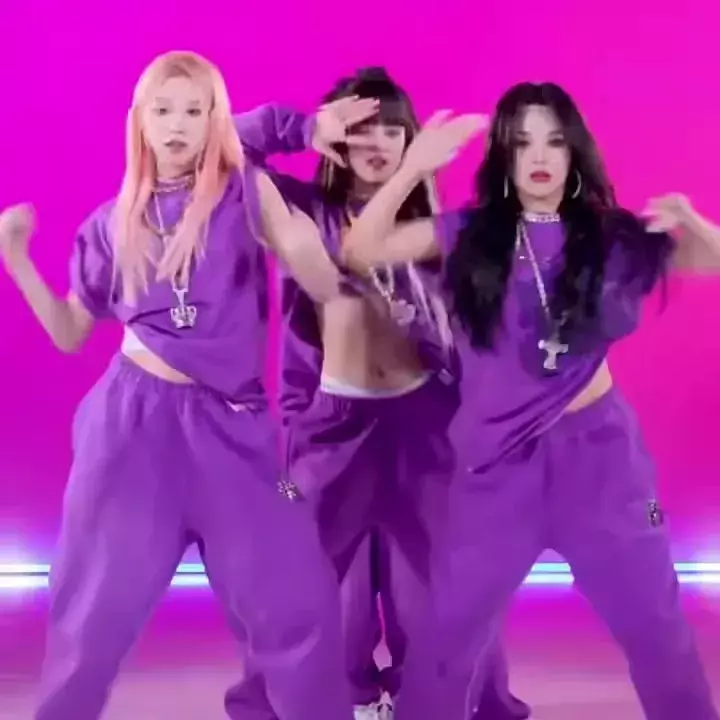 ชุดเต้นแจ๊สกลุ่มนักร้องเกาหลีเสื้อผ้าแนวฮิปฮอปผู้หญิงสีม่วงเสื้อกางเกงฝึกซ้อมหลวมชุดแสดง kpop JL5906