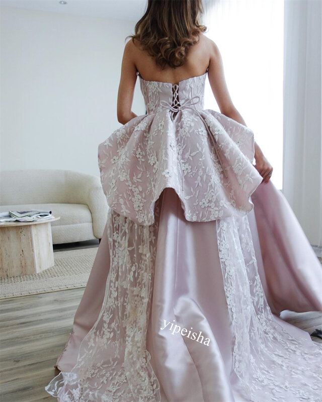 Gaun Prom Arab Saudi Satin Applique malam A-line tanpa tali Bespoke gaun acara gaun panjang