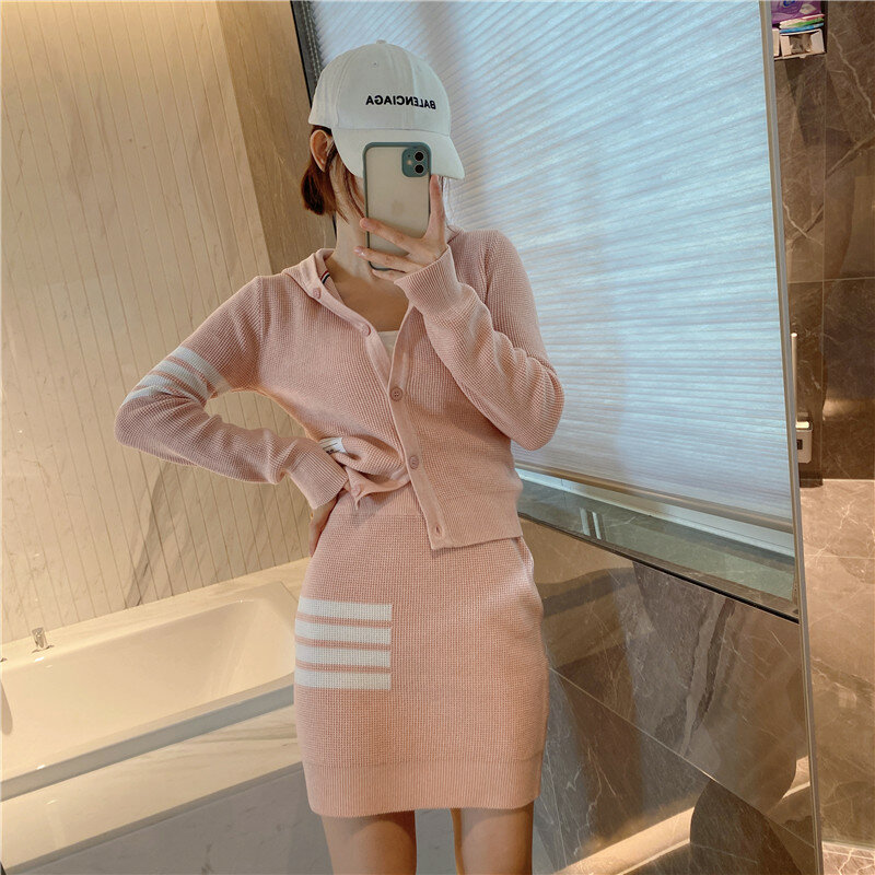 High-quality Autumn and Winter TB College Style Fuge Color Contrast Hooded Knit Slim Cardigan Slim Wrap Hip Skirt Suit Women