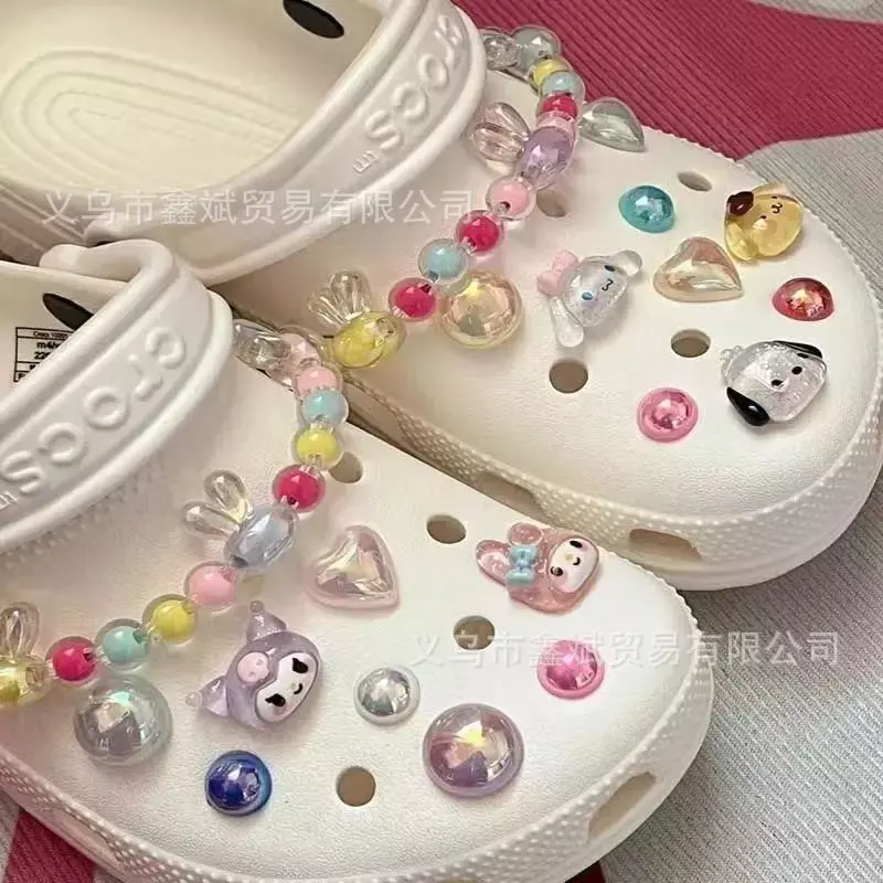 Breloques de chaussures mignonnes pour enfants, décoration de sandales adaptées, breloques Crooo Jibz Hello Kitty Cinnamoroll Kuromi, cadeaux de fête de Noël