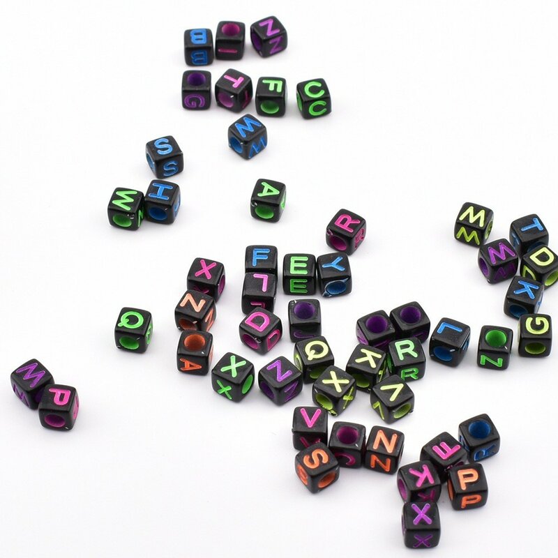 Perles de lettres acryliques carrées pour la fabrication de bijoux, couleur de fond noir, bricolage, 6x6x3mm, 50 pièces par lot