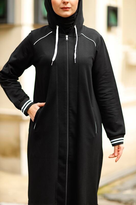 Женский черный трикотажный спортивный костюм