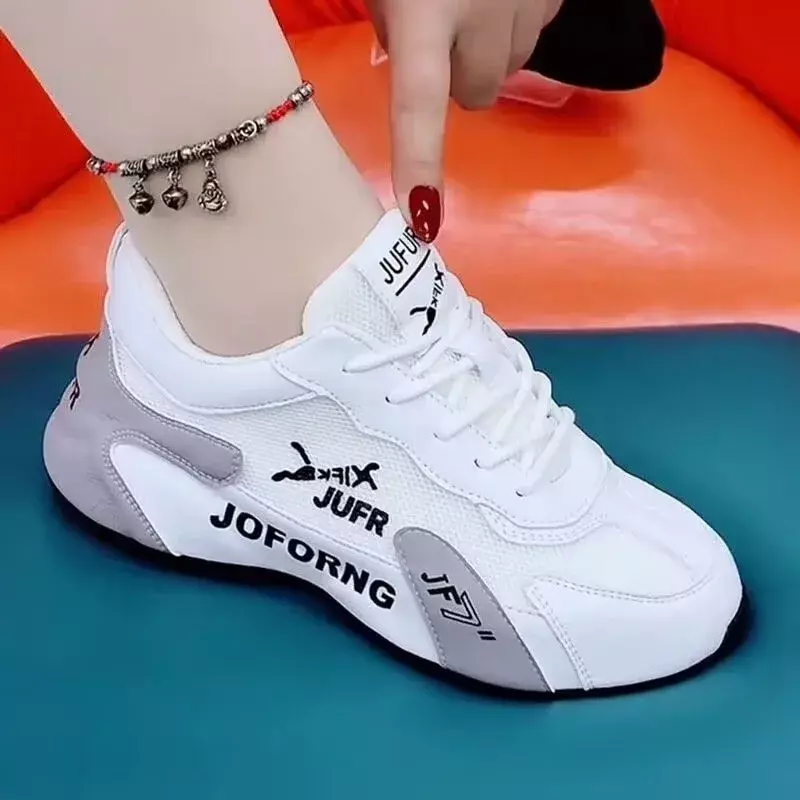 Nuove scarpe sportive Casual da donna modelli di coppia di moda Unisex Mesh traspirante scarpe da passeggio all'aperto Sneakers Tenis Jeans cestini
