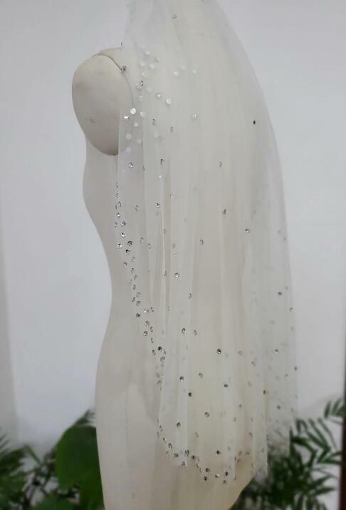 حجاب ومشط بحجر الراين لطرف الإصبع ، حجاب الزفاف ، حجاب الزفاف ، أبيض والعاج ، طبقة واحدة