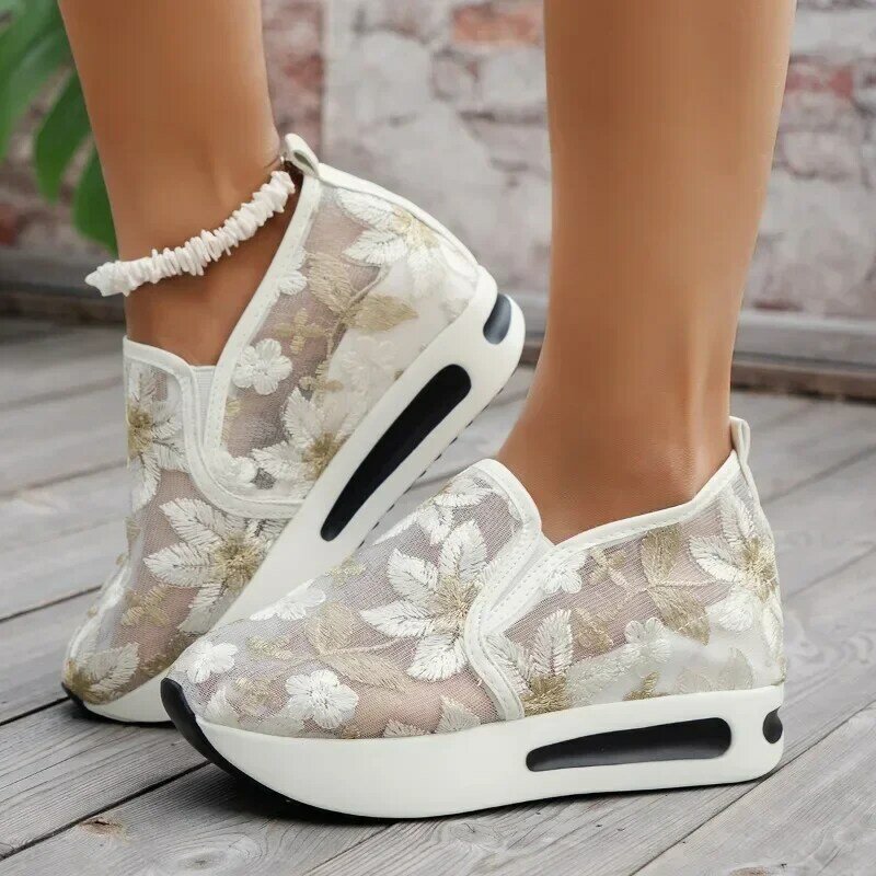Женские кроссовки с кружевной сеткой, удобная повседневная обувь на толстой подошве, с цветочной вышивкой, с круглым носком, летние
