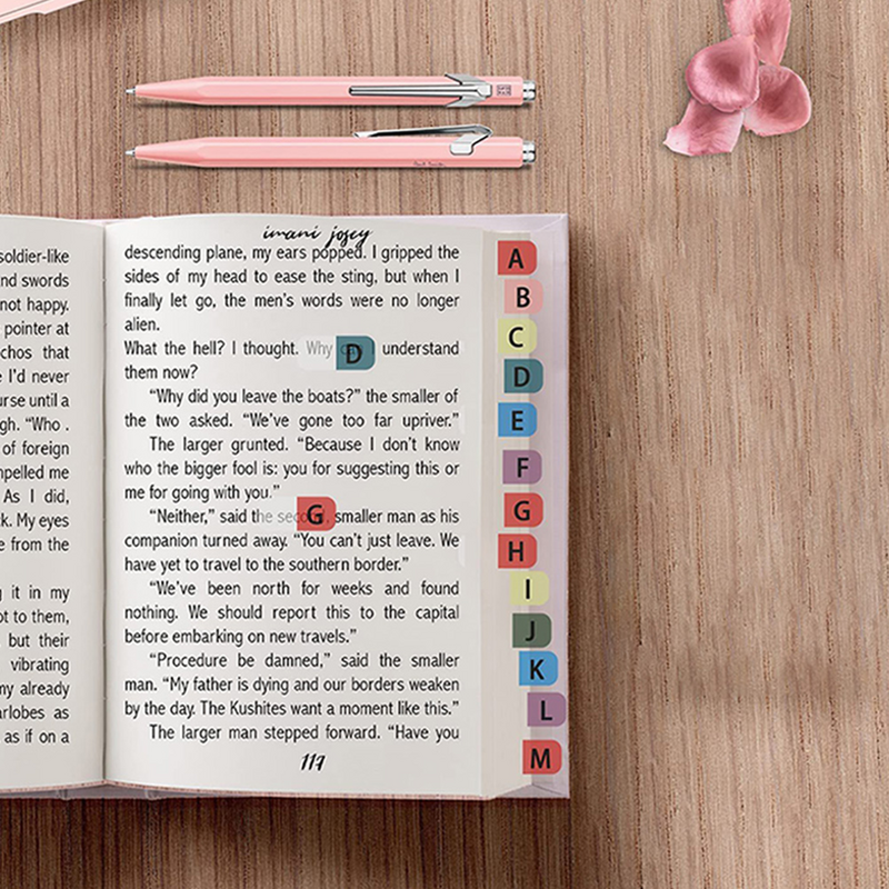 Pequenas guias pegajosas de livros coloridos adesivos, bloco de notas, marcadores de página, guias do arquivo do alfabeto