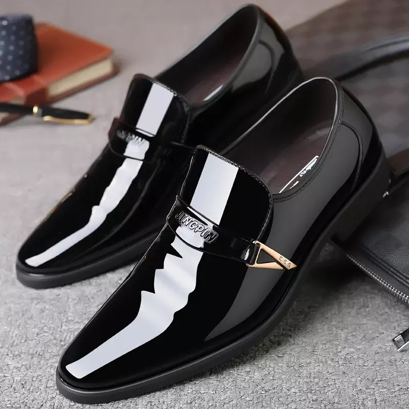 Sepatu kulit pantofel Oxford untuk pria, sepatu selop bisnis kulit terang kasual ujung lancip untuk pria