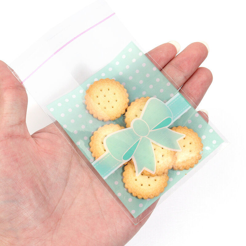 Auto-adesivos White Dots Bow Candy Bags, Cookie Gift Bags para casamento e festa de aniversário, Polka Dot, 100pcs por lote