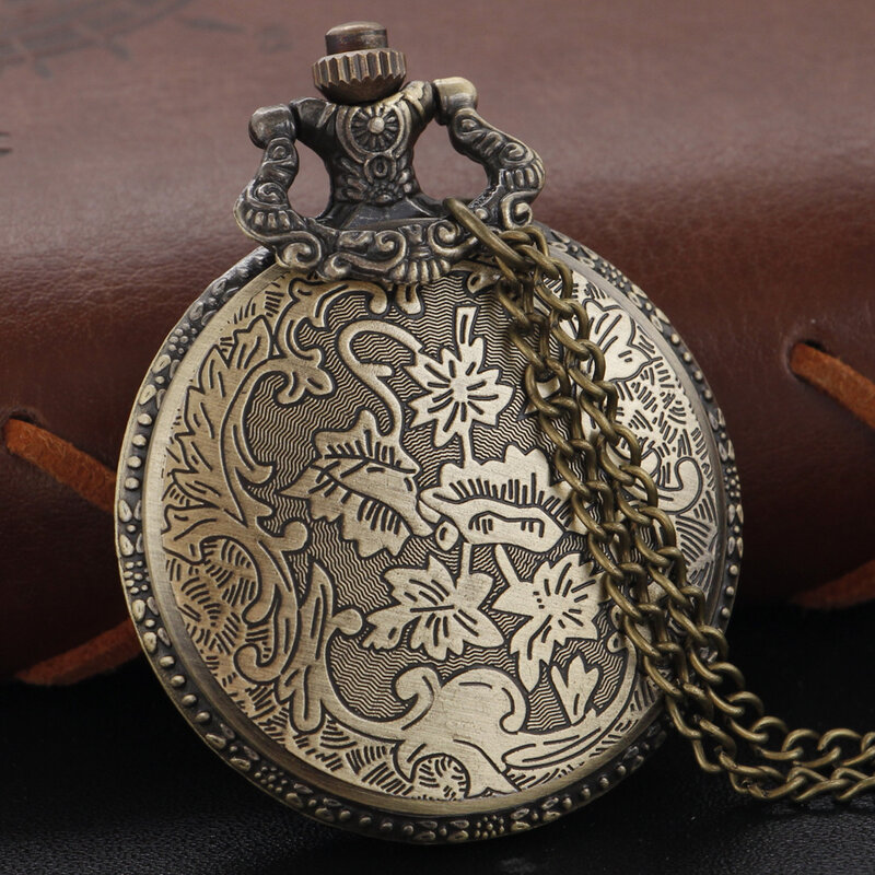 Bronze Villain Superhero Quartz Pocket Watch Exquisite Vintage Necklace Chain Watch Pendant for Men and Women Holiday Gifts