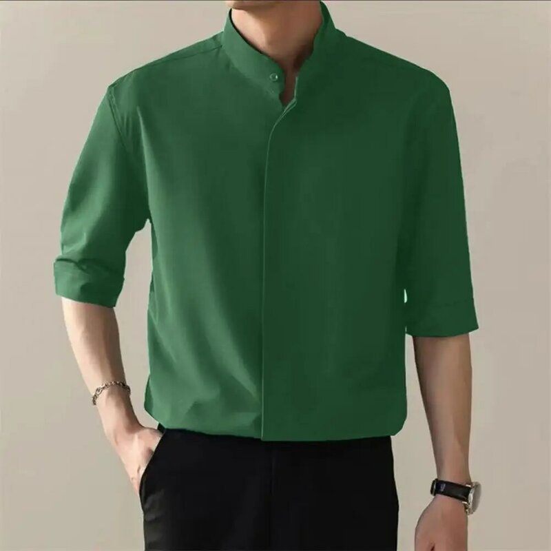 Camisa de negocios de Color sólido para hombre, camisa elegante con cuello levantado, Media manga, estilo cárdigan ajustado para viaje de oficina