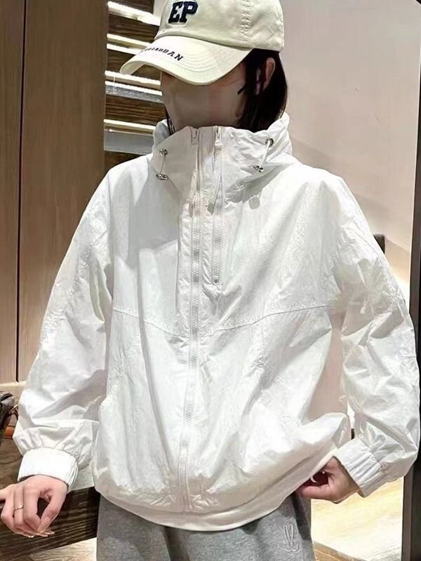 Krótka kurtka przeciwsłoneczna koreańska luźna na wiosnę lato 2024 nowa kurtka z kapturem z długimi rękawami jednowarstwowy lekki płaszcz