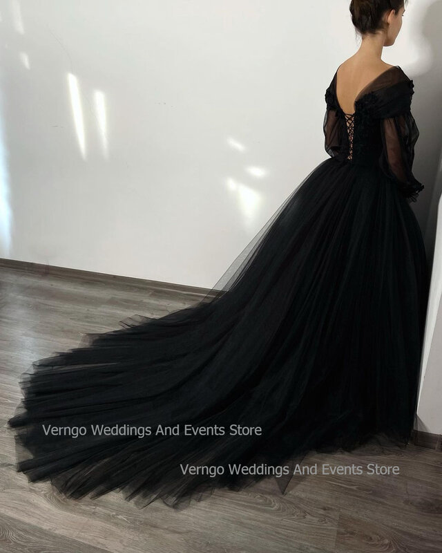 Verngo a-line Fantasy gotycka suknia ślubna z długimi rękawami z odkrytymi ramionami suknia dla panny młodej czarna suknia ślubna z tiulu szata De Marie