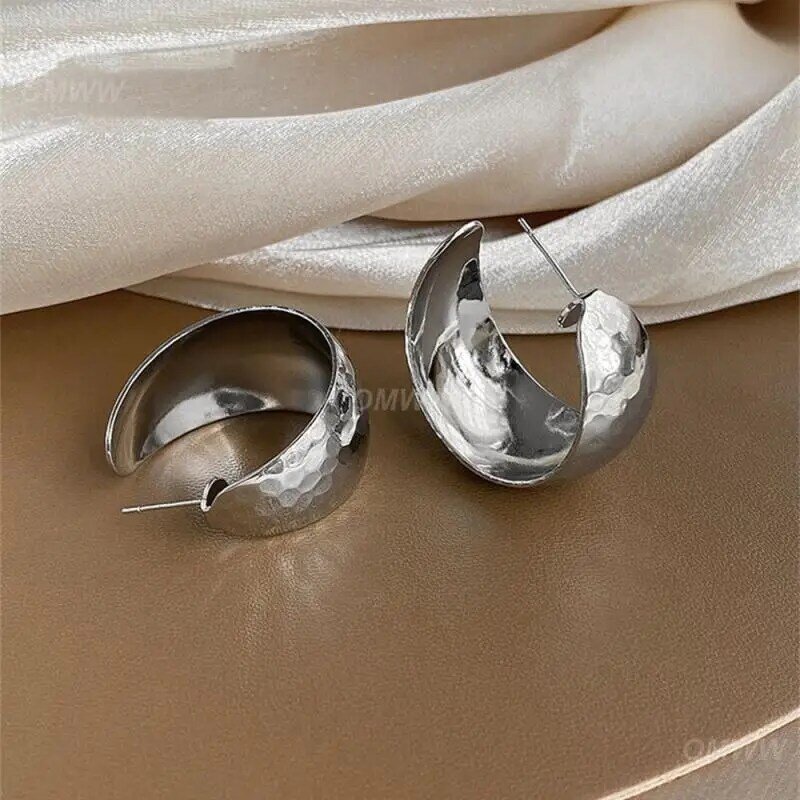 Übertriebene Ohrringe charmante und exquisite geometrische Damen Print Ohrringe Silber Ohrringe Mode accessoires Nachfrage