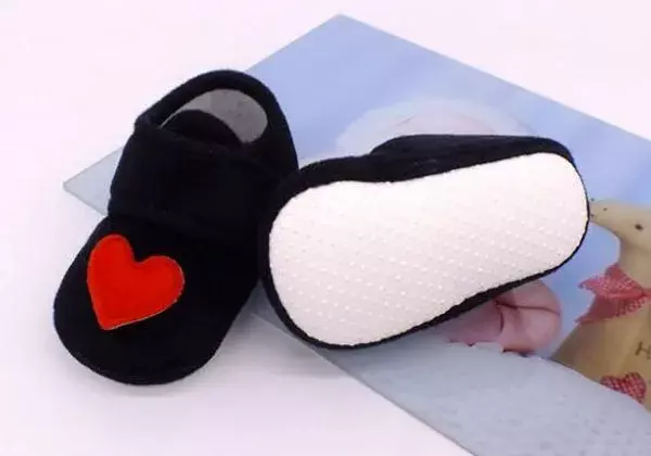 2023 New Sand Baby Sweet Shoes Newborn Boys Girls Infant Shoes Red Heart Prewalkers Crib Shoes Nonslip Baby Boys Girls