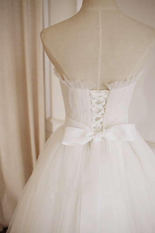Moda simples clássico vestido de noiva branco a linha appliqued sem alças sem mangas vestido de noite feito sob encomenda