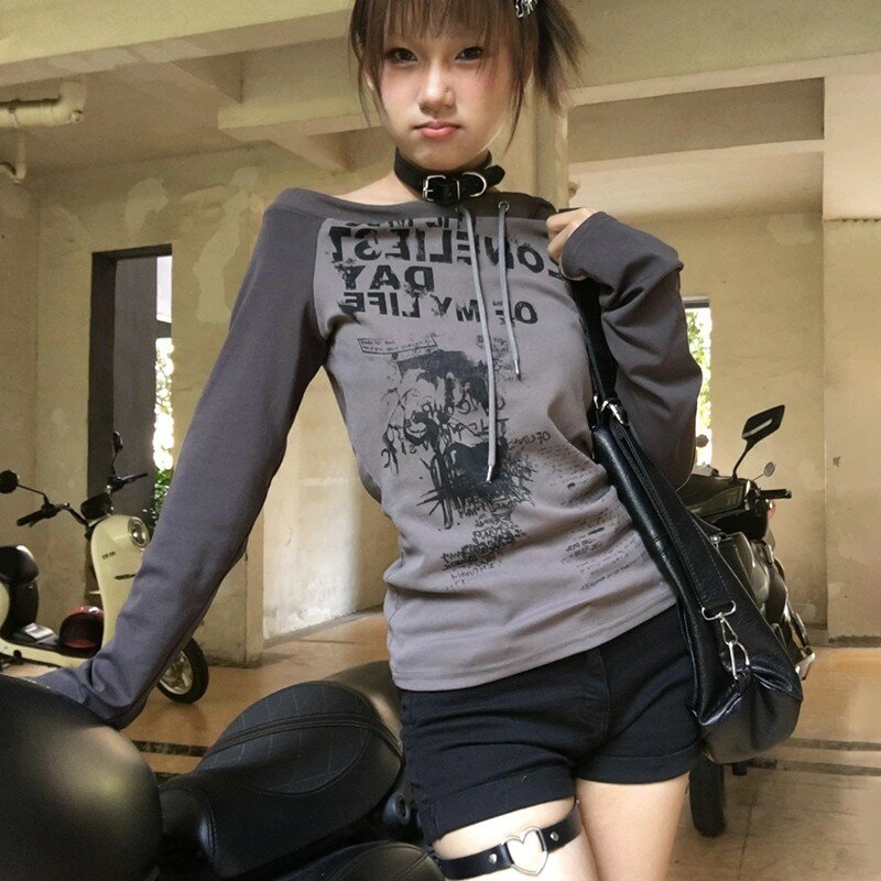 Karrram-camiseta japonesa fora do ombro, estética grunge, impressão grafite, camiseta de manga comprida, streetwear de Harajuku vintage, anos 90, Y2k
