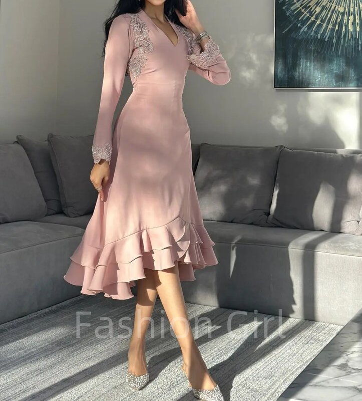 Vintage rosa Meerjungfrau lange Ärmel Ballkleider Applikationen Spitze V-Ausschnitt Tee Länge abgestufte formale Gelegenheit Abendkleider benutzer definierte