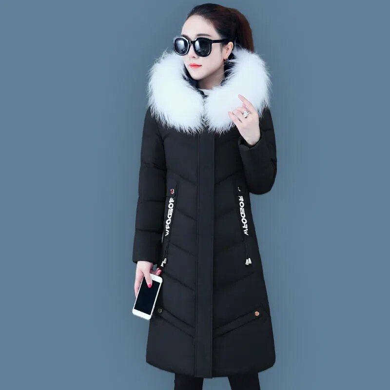 Женское пальто средней длины на белом утином пуху с капюшоном и вышивкой