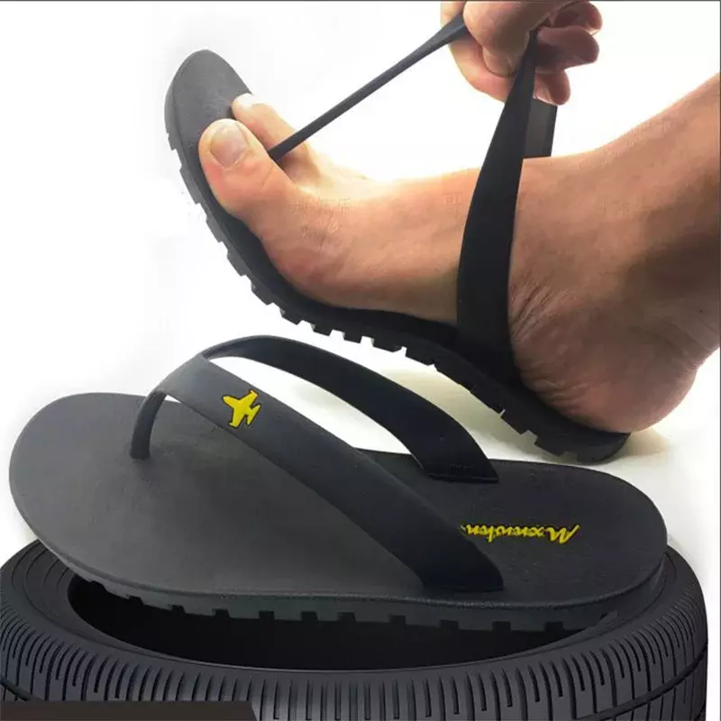 Chanclas de suela de neumático sólido para hombre, sandalias informales con Clip, elásticas, cómodas, resistentes al desgaste, nuevas