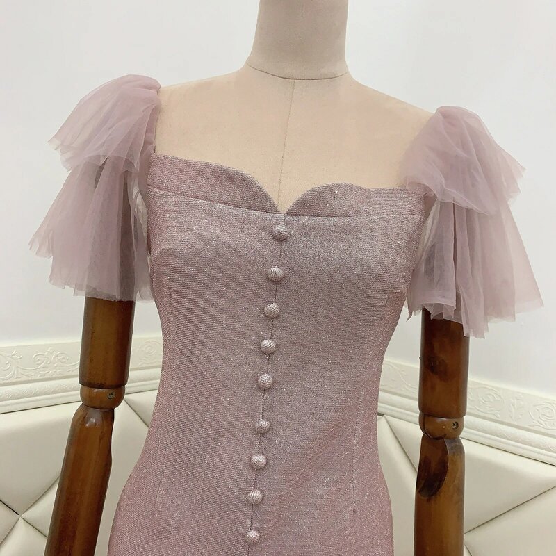 새로운 하나의 어깨 숙녀 기질 드레스 슬림 핑크 싱글 브레스트 작은 드레스 달콤한 스타일