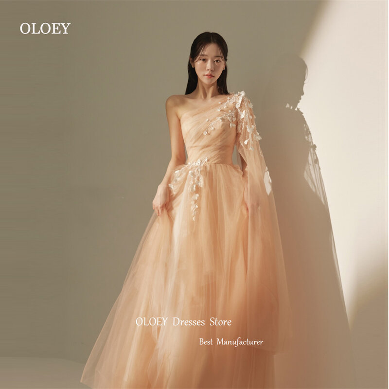 Oloey Fairy Coral Tulle A line ชุดราตรีเกาหลีสำหรับถ่ายภาพงานแต่งงานลูกไม้เปิดไหล่ข้างเดียวสำหรับชุดเดรสปาร์ตี้ถ่ายภาพงานแต่งงาน
