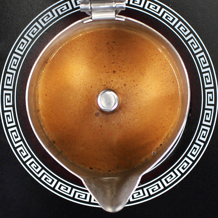 イタリアのアルミニウム製モーカポット,柔らかいタッチハンドル付きのガラスコーヒーメーカー,6カップの誘導