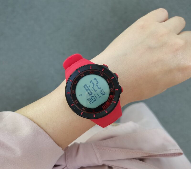 Ohsen-男性と女性のためのデジタル時計,アウトドアスポーツ腕時計,耐水性50m,黒と白のシリコン時計,ギフト用,新品