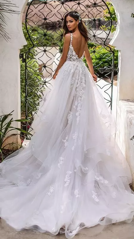 Платье Свадебное ТРАПЕЦИЕВИДНОЕ на бретелях-спагетти с открытой спиной и 3D цветами