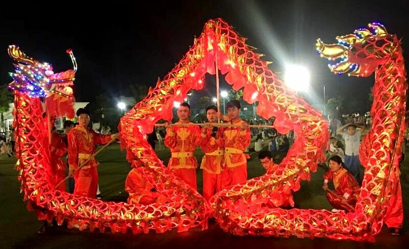 Lampu LED 18m ukuran 4 kostum tari naga emas 10 pemain dewasa l Art Pesta Halloween pertunjukan Tahun Baru Parade panggung rakyat