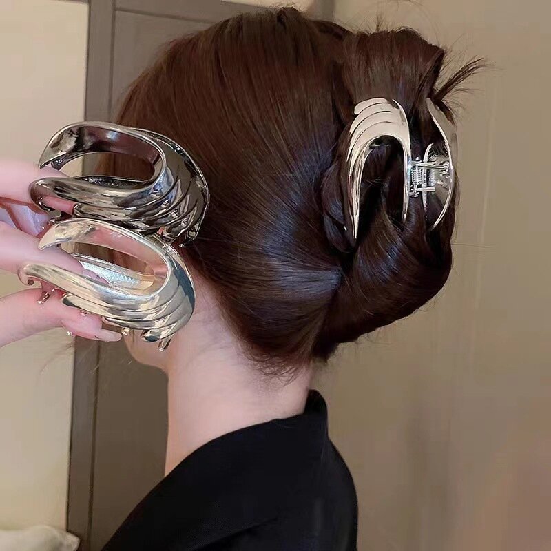 New Women Elegant Gold Silver Hollow Geometric Metal Hair Claw Pearl Rhinestone Hair Clips Hairpin Fashion Hair Accessories 2023