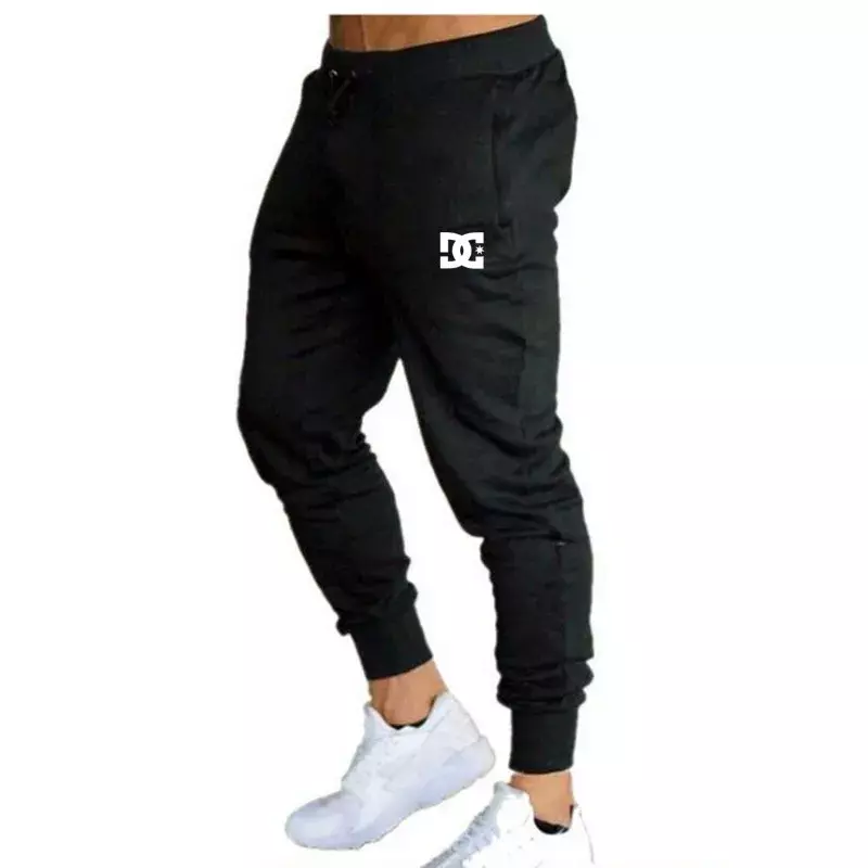 Celana kasual kasual sehari-hari dengan logo cetak pria, celana joging, celana joging, kantong samping, nyaman, melar