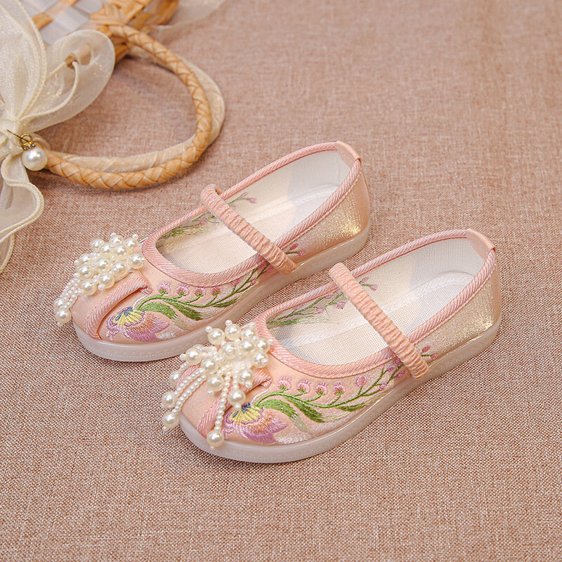 Sepatu dansa manik-manik mutiara bordir anak perempuan sepatu kain anak-anak tradisional sepatu balet putri Tang Hanfu untuk anak perempuan sutra buatan tangan