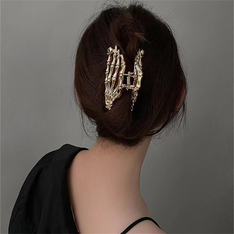 Gothic Punk Metal Skull Hand Hair Claws Clips for Women Girls Hip Hop Unique Skeleton Hairgrips Crabs Cosplay Hair Accessories