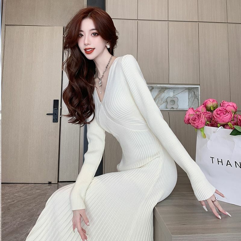 French Fragrant V-neck Slim Fit Knitted Dress for Women's Autumn Winter New High Waist Slim Mid Length Bottom Skirt Trend