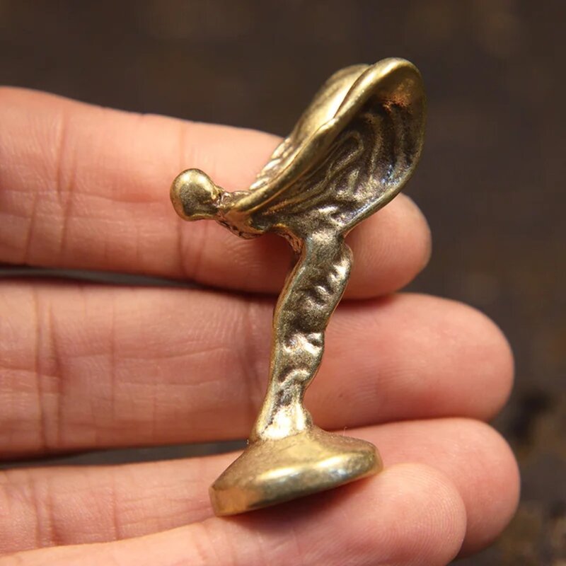 Statue de trophée en bronze faite à la main, ornements rétro, petite figurine en bronze, coupe de petit homme doré, décor de bureau, souvenirs artisanaux
